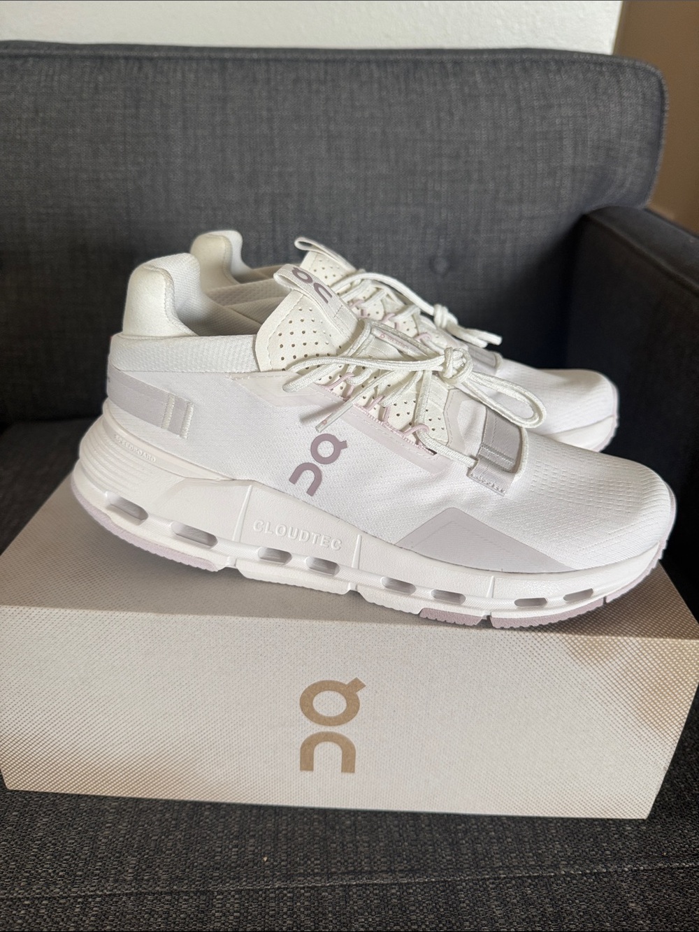 NEW IN BOX Womens On Cloud Cloudnova 2 White I Orchid Sold Out Size 9